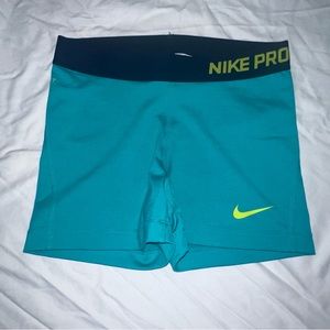 Nike pro shorts medium (teal)